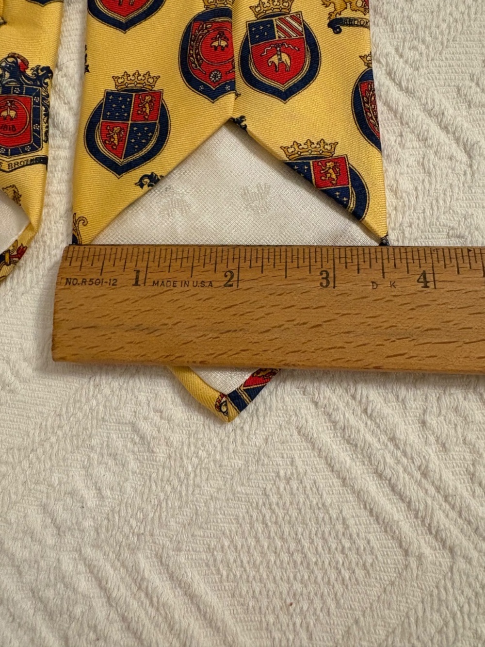Vintage Brooks Brothers Makers Silk Tie Yellow Heraldic Crest Coat of Arms Lion - Picture 6 of 6